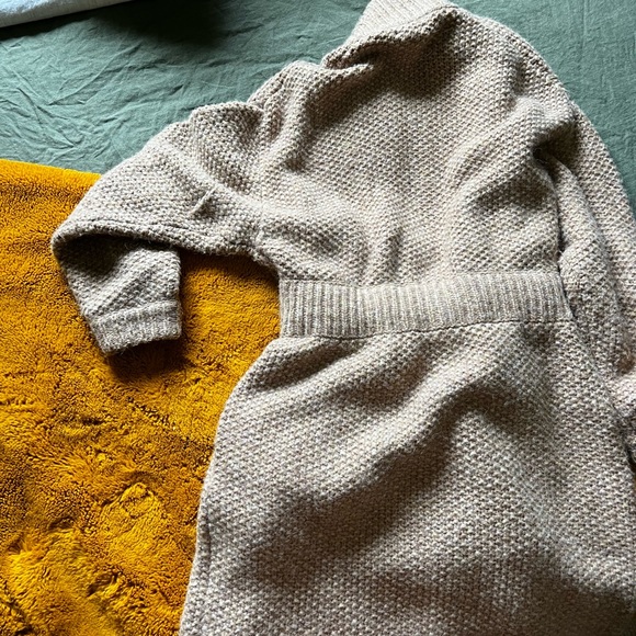 Lunya Chunky Wool Belted Robe, Delicate Tan, Medium. Like New - Picture 5 of 9